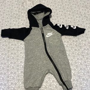 NEWBORN NIKE JUMPSUIT